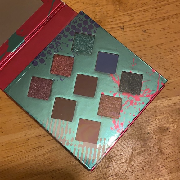 Hank & Henry Living in Color Eyeshadow Palette - Picture 5 of 5